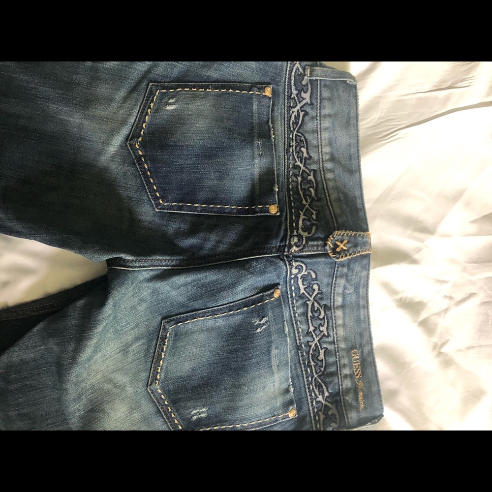 GUESS Premium - Picture 3 of 7